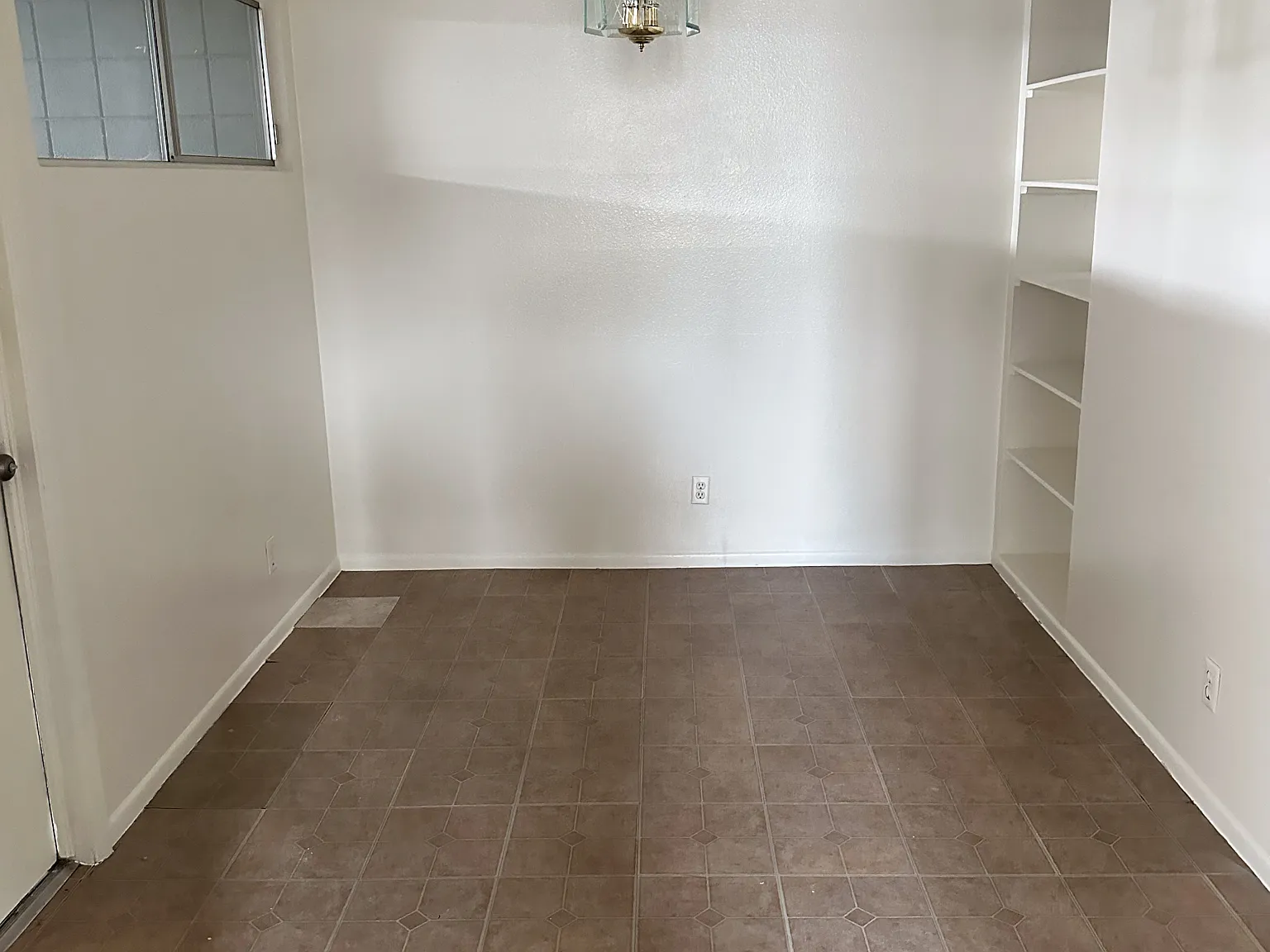 2 bed, 1023 sqft, $1,700 — Photo 2