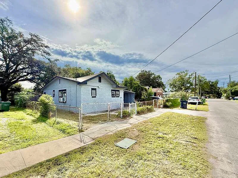 3 bed, 2.0 bath, 851 sqft, $1,750 — Photo 4