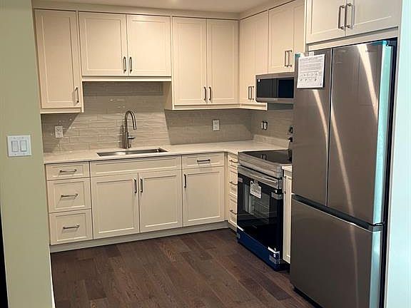 4th image of 6146 Malden Rd #9