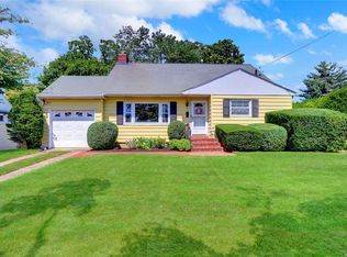 58 Burnage Ln, Babylon, NY 11702