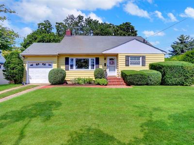 58 Burnage Lane, Babylon, NY, 11702
