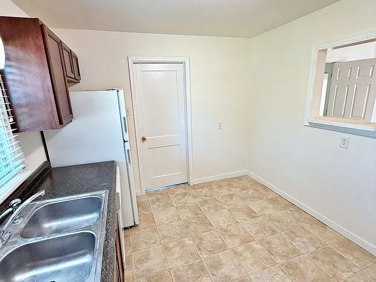4838 Stanley Dr — Photo 12