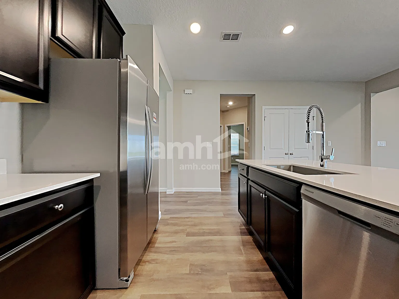 3 bed, 2.0 bath, 1712 sqft, $2,440 — Photo 4