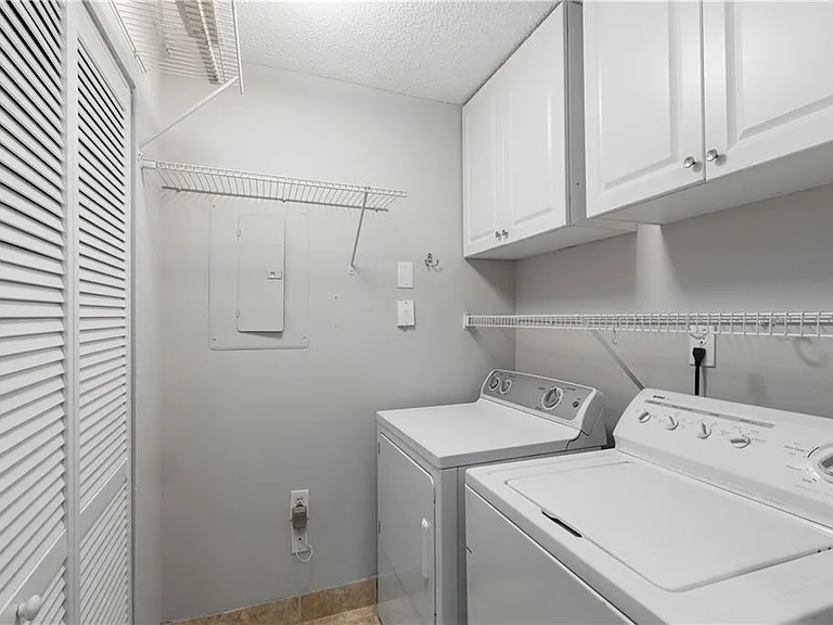 640 Granville Ct — Photo 16