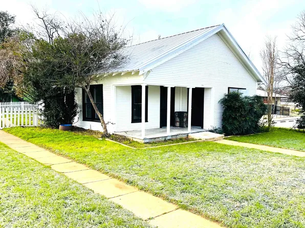 110 E Lampasas, Llano, TX 78643-0000