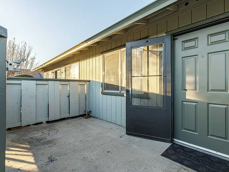 1229 W Roseburg Ave — Photo 32
