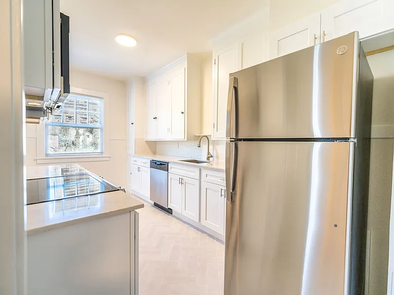 The Roy Vue Apartments — Photo 3