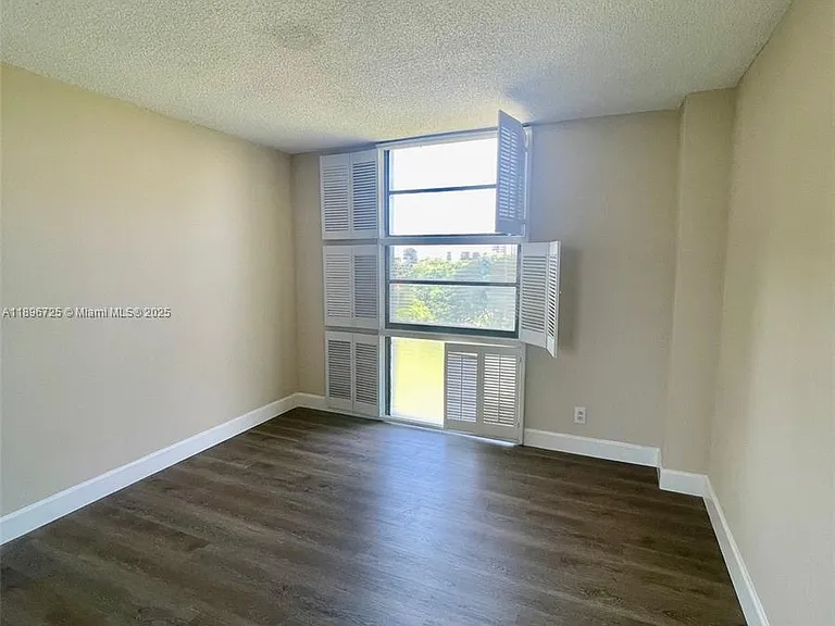 20400 W Country Club Dr #608 — Photo 12