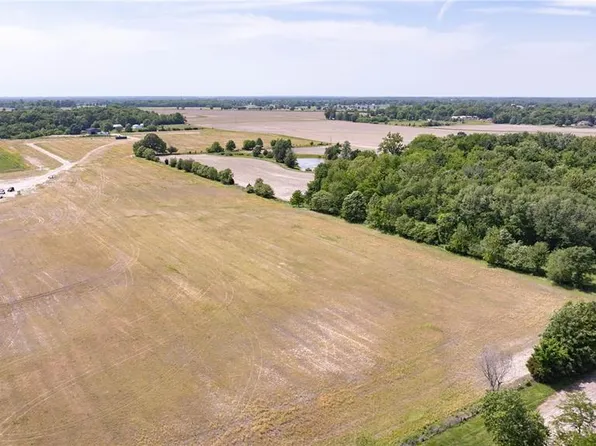 1 W County Line Rd, Brighton, IL 62012
