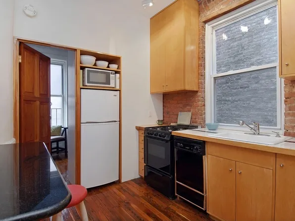 334 West 17th Street image 1 of 4