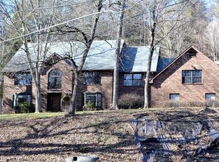 1117 Red Fox Rd, East Stroudsburg, PA 18301