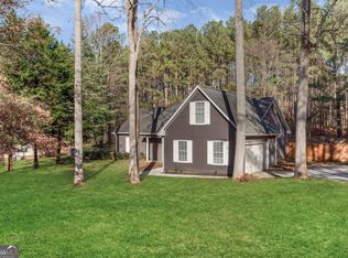 5051 Cliff Top Dr, Loganville, GA 30052