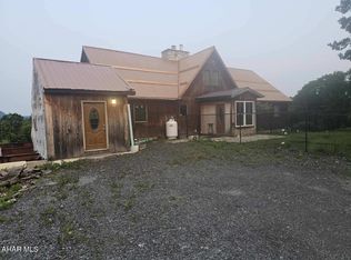 393 Breezy Heights Ln, Duncansville, PA 16635