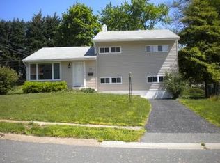 39 S Dickens Rd, Claymont, DE 19703