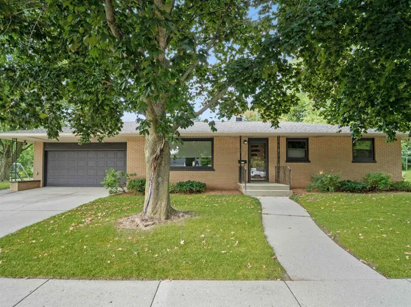 2330 Illinois Ave, New Holstein, WI 53061