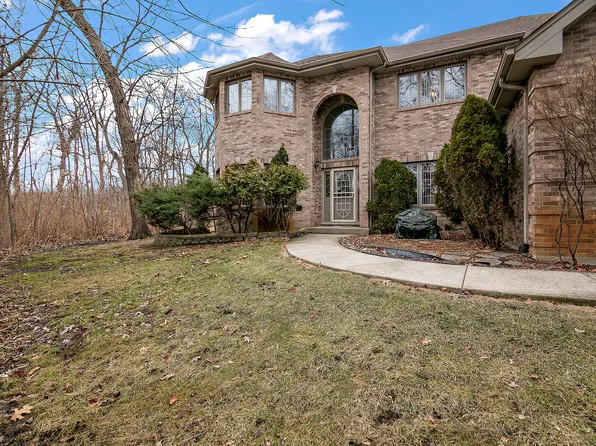 321 Royal Oak Dr, Steger, IL 60475