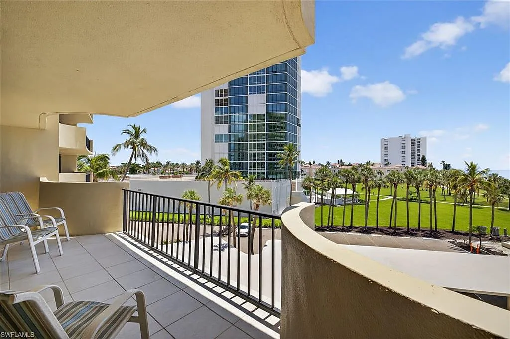 2 bed, 2.0 bath, 1248 sqft, $9,000 — Photo 2