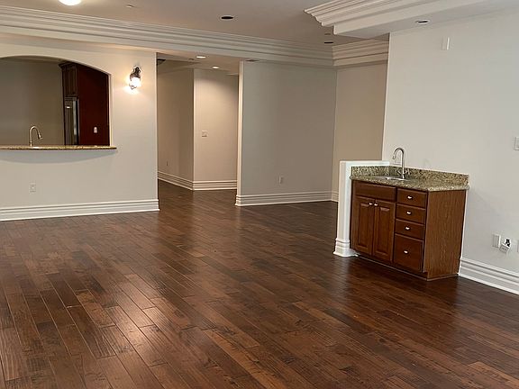 3rd image of 10640 Woodbridge St APT 203