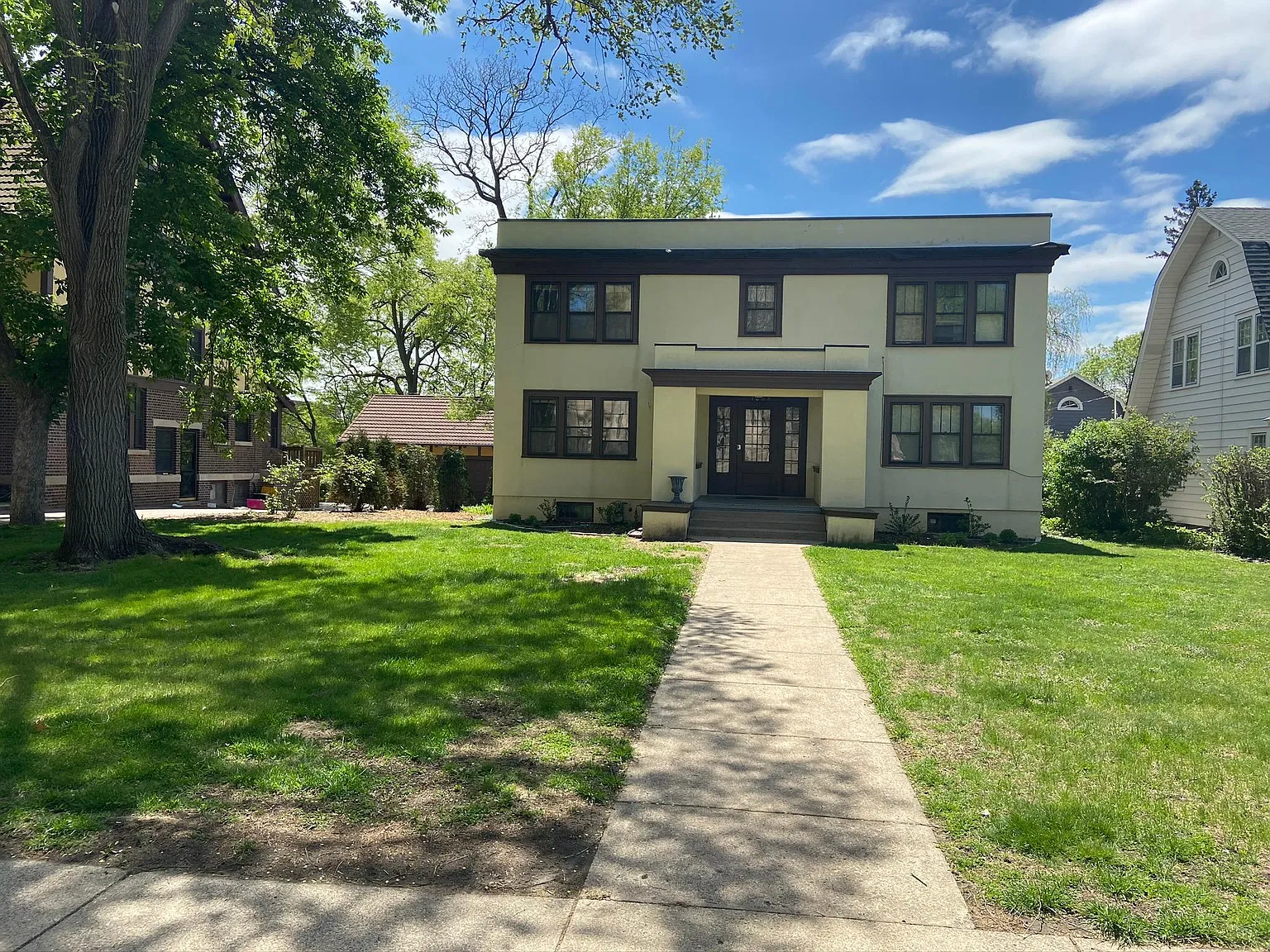 3 bed, 1200 sqft, $2,400 — Photo 1