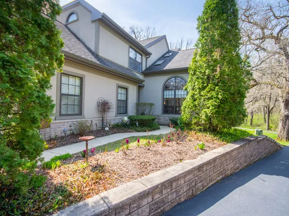 1211 Hobson Oaks Dr, Naperville, IL 60540
