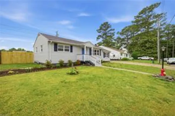 2521 Lynnriver Dr — Photo 2