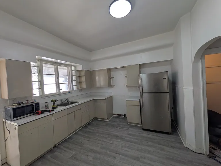 307 W Centre St — Photo 9