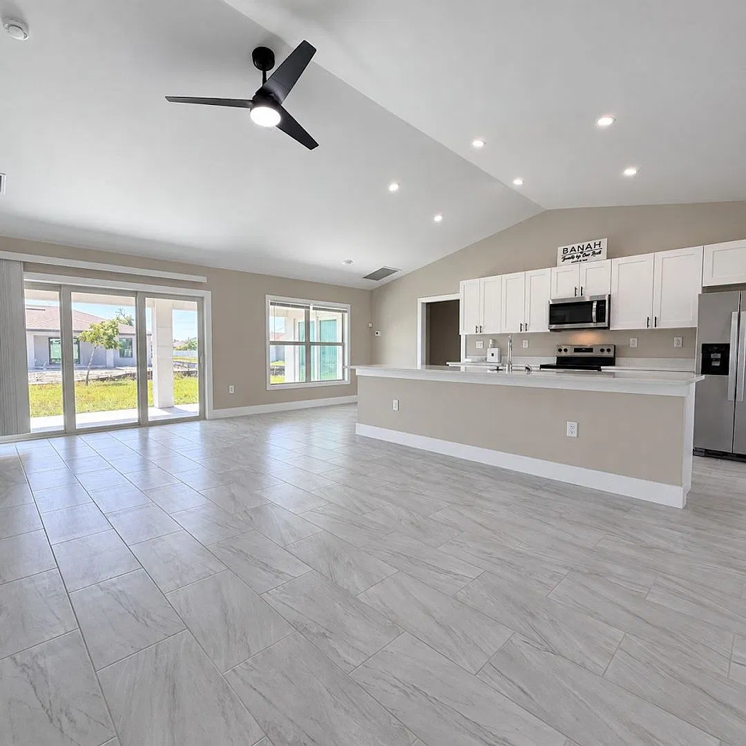 Brand-New Luxury 4-Bedroom Home Private Mother-in-Law Suite & Modern Upgrades! — Photo 3