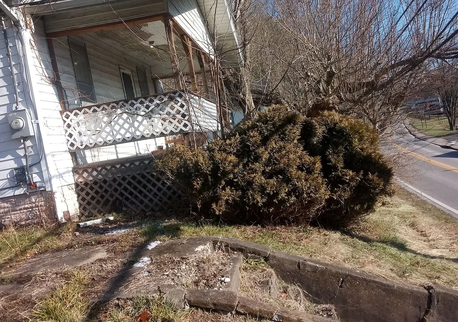 2/1 Single family home! — Photo 1
