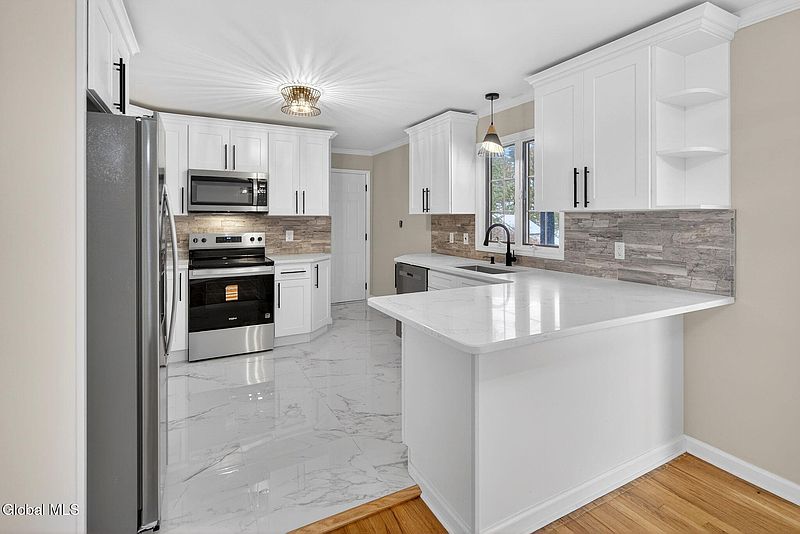 4th image of 271 Vly Road