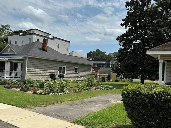 820 Cross Trail Dr, Charlotte, NC 28204