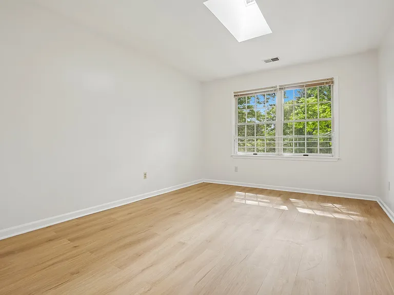 366 Potomac Dr — Photo 10
