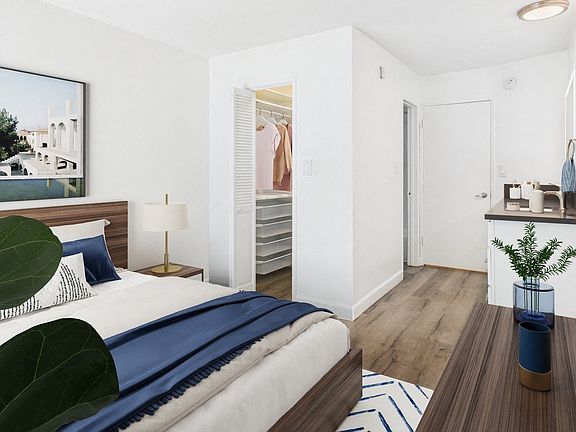 5th image of 870 Hilgard Ave APT 417