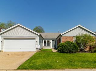 272 E Fox Hill Dr, Buffalo Grove, IL 60089