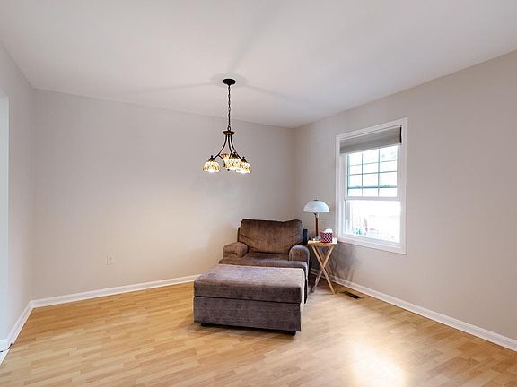 5th image of 1 Cornerwood Ct