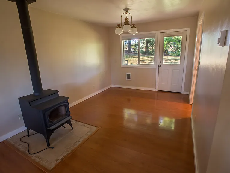 5162 NE Willamette Ave — Photo 2