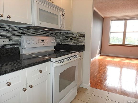 4th image of 300 Mamaroneck Ave APT 716