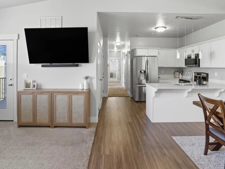 1816 W Eaglewood Dr #301 — Photo 3