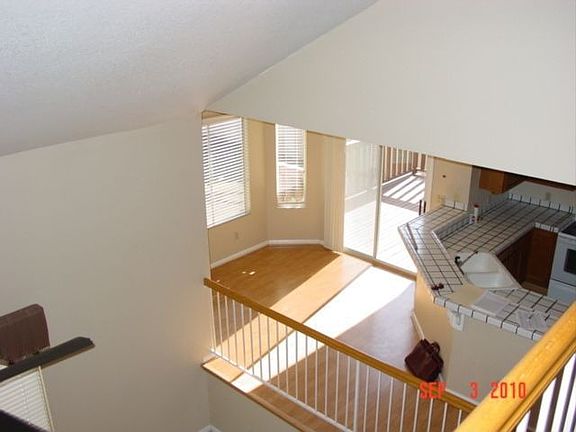 5th image of 513 W Comstock Dr
