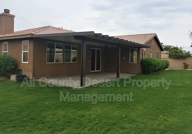 37853 Avon St — Photo 25