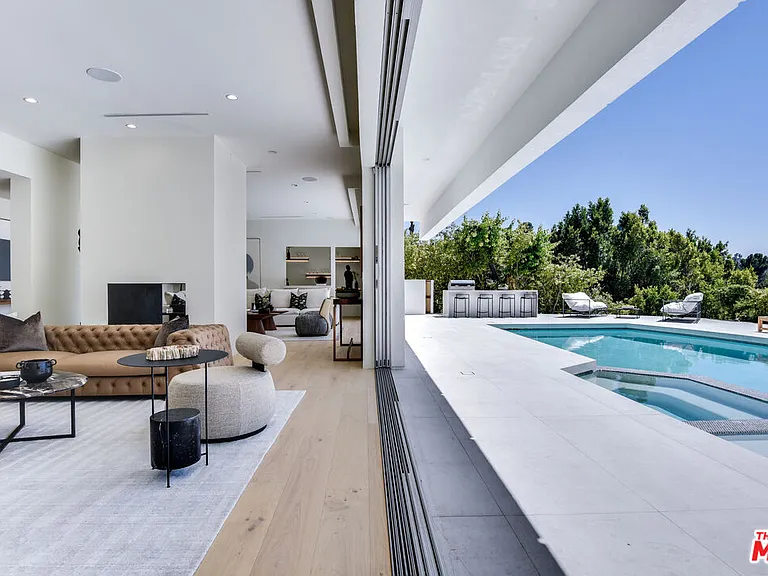 8908 Alto Cedro Dr — Photo 2