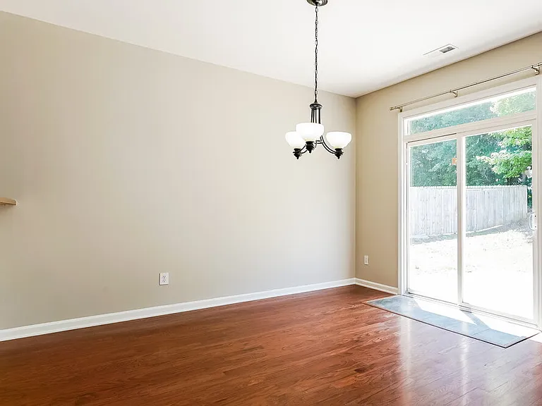 236 Haywood Ln — Photo 5