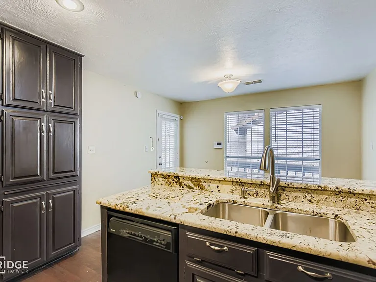 3323 Augusta Blvd — Photo 6