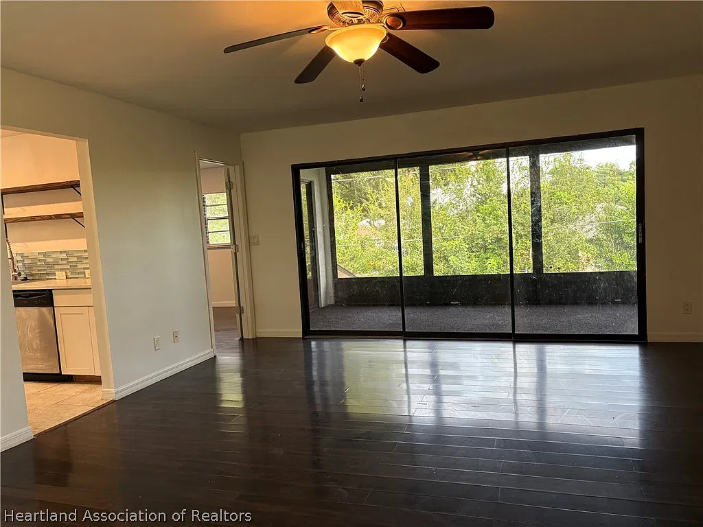 3 bed, 2.0 bath, 1446 sqft, $1,500 — Photo 3