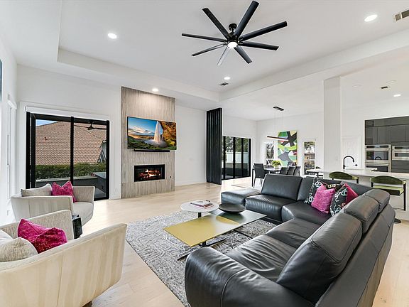 4th image of 32 Wingreen Loop