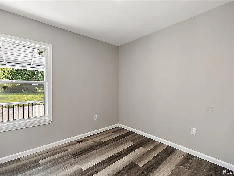 15875 Holmur St — Photo 11