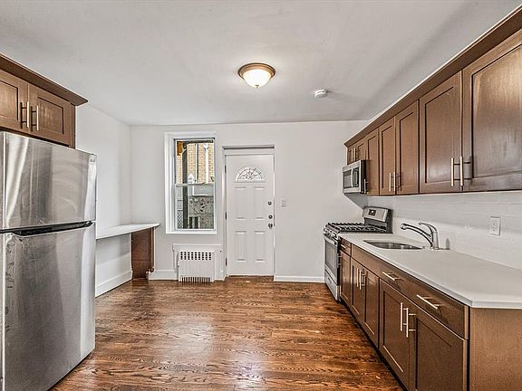 3rd image of 1059 Vincent Ave