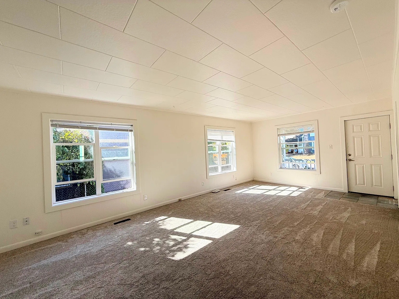 4 bed, 1.5 bath, 1344 sqft, $2,850 — Photo 3