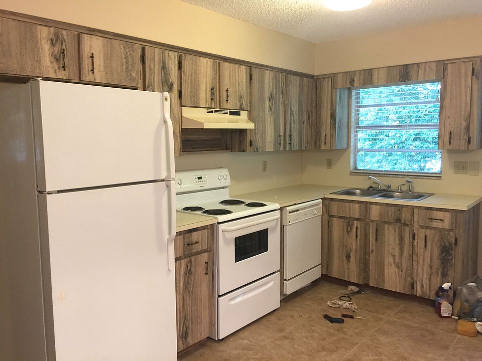 Kitchen with Appliances