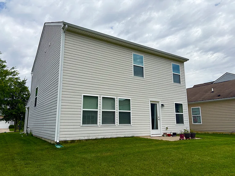 2467 Middle View Dr — Photo 4