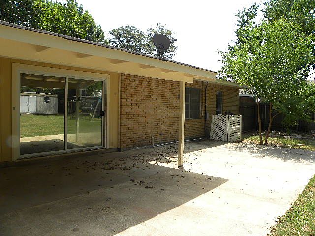 Covered patio/extra concrete